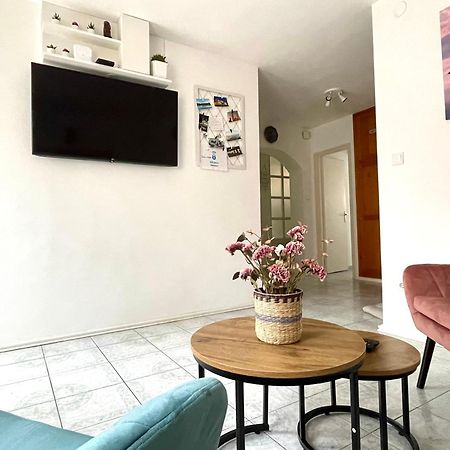 סגד Barat Vendeghaz - Cosy Guesthouse - Teljes Haz Privat Udvarral - 4 Szoba, 2 Fuerdo מראה חיצוני תמונה